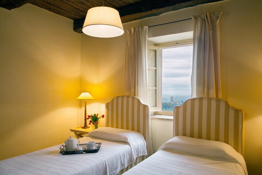 Della Genga Country Houses Poreta
